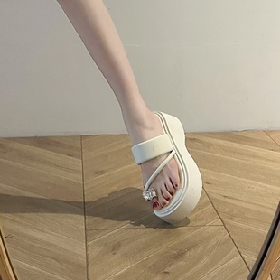 女 绝美松糕厚底凉拖鞋 女夏季 外穿2025新款 感银色一字拖鞋