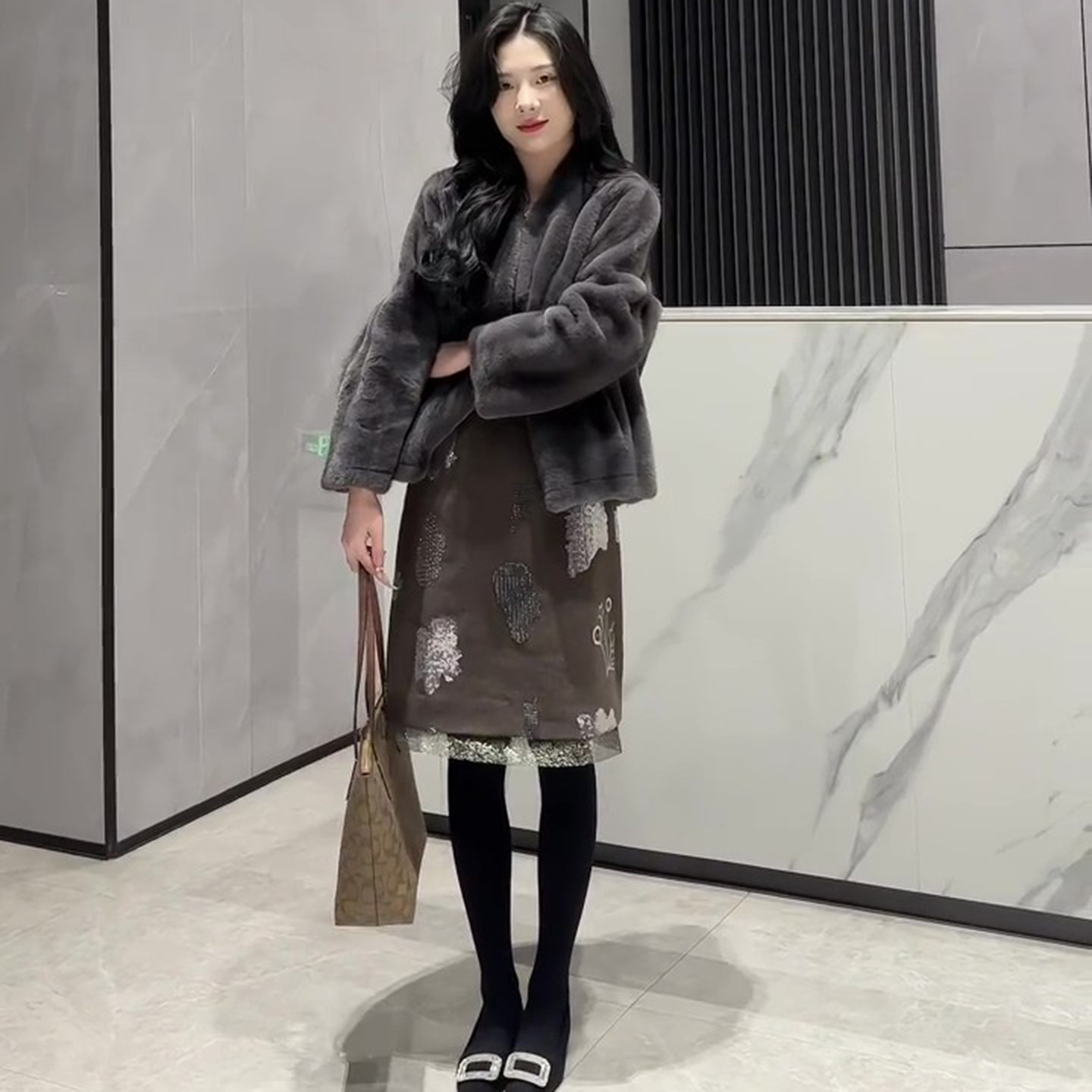 拼接亮片刺绣半身裙2026秋冬季流行新款高级感气质好看百搭中裙子