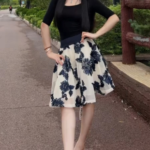 法式小众刺绣半身裙夏复古花朵A字半身裙女高腰蓬蓬短裙印花裙子