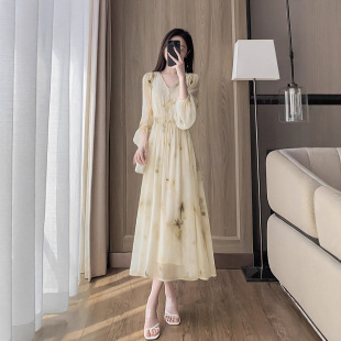 仿真丝雪纺碎花连衣裙子女温柔风大码 气质波西米亚打底裙 胖mm长袖