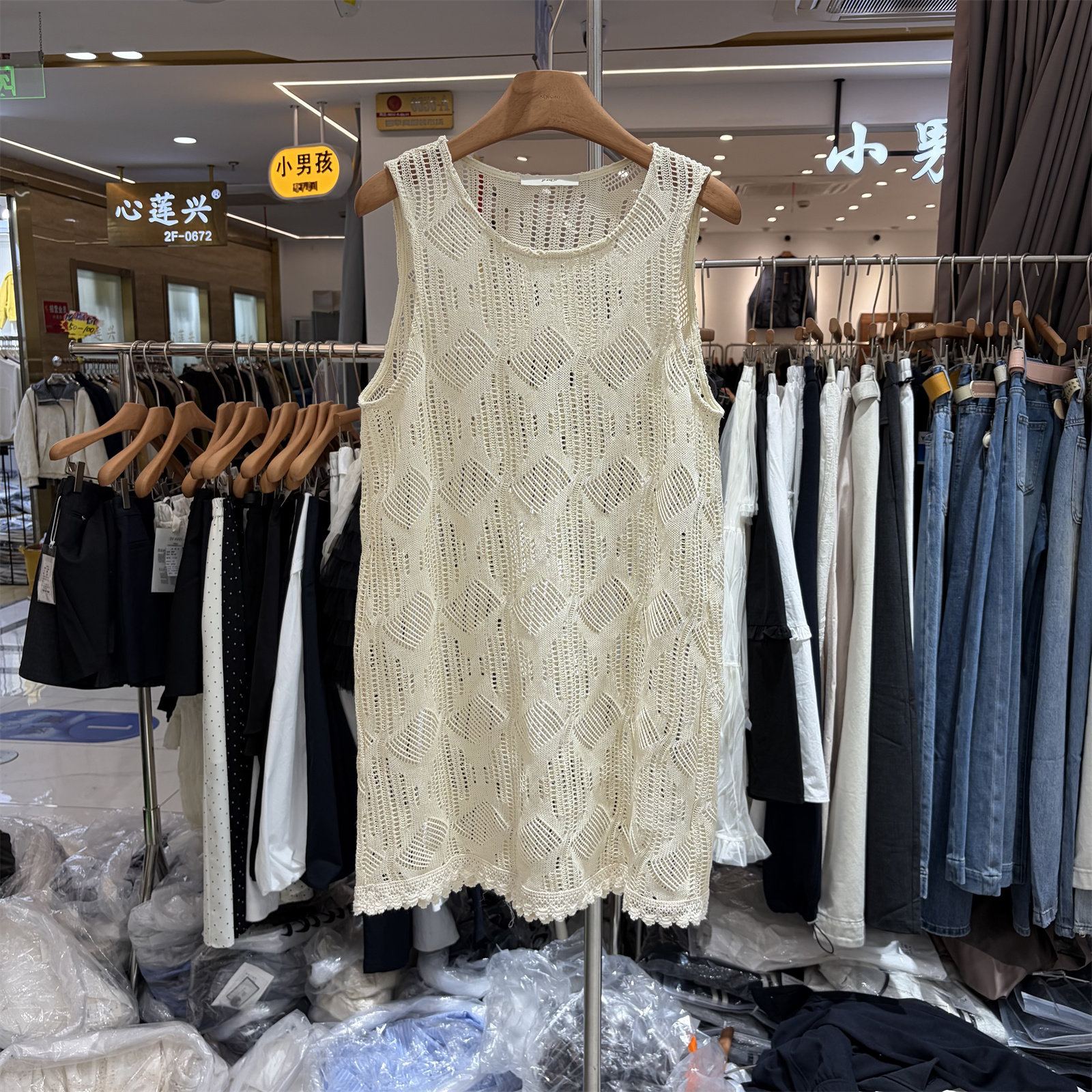 欧洲站2026春季韩版时尚中长款蕾丝花边镂空针织衫打底背心女0580