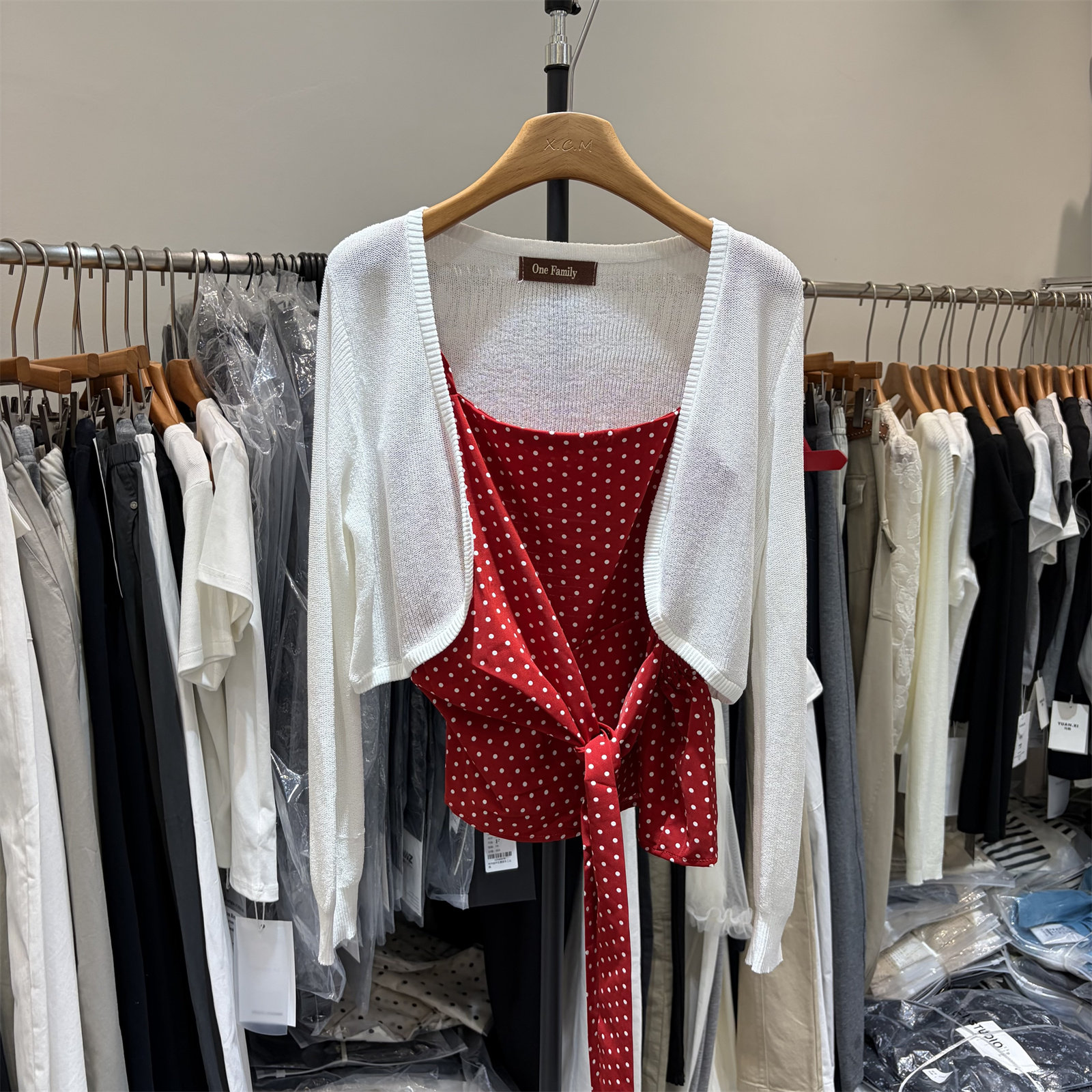 One Family66999春季韩系波点系带吊带背心+针织开衫两件套上衣女