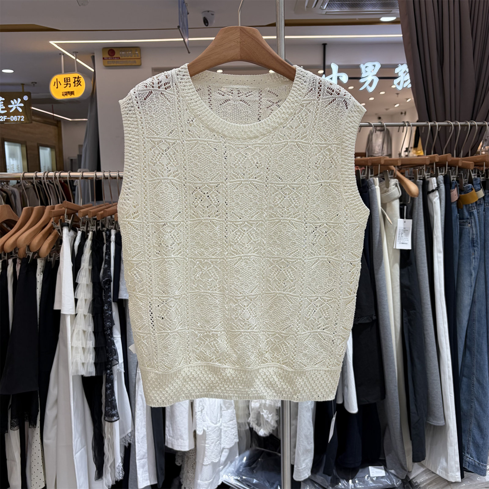 欧洲站2026春季韩系时尚减龄镂空钩花高级感无袖针织衫背心女7639