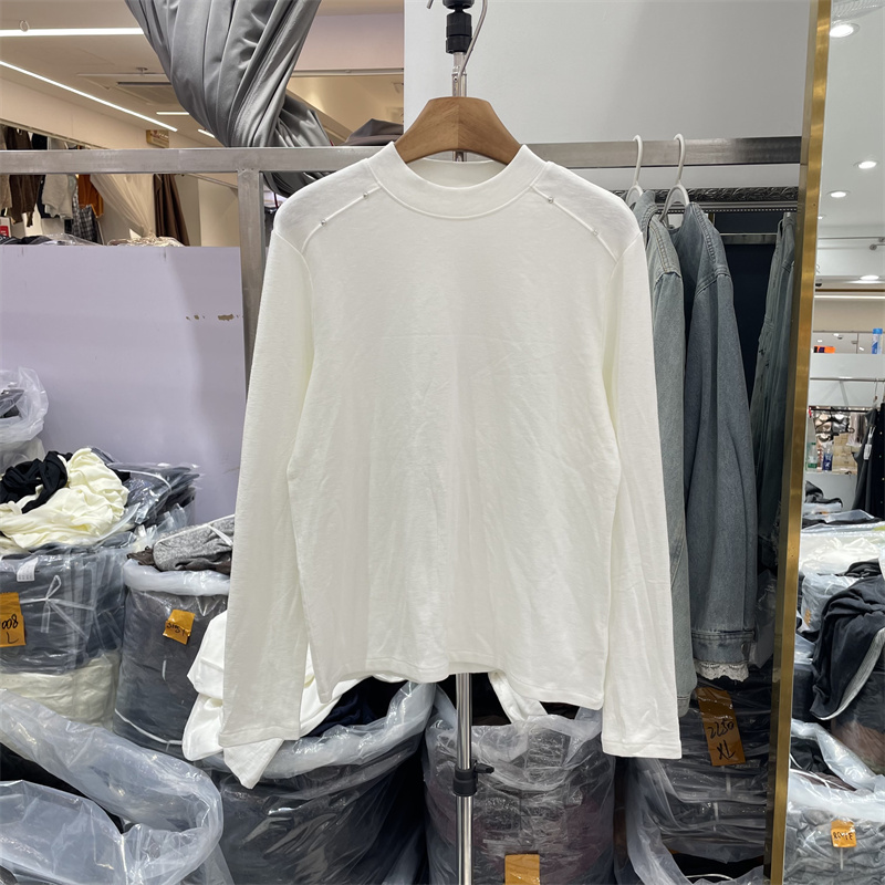 YZOY53261正版秋冬新款韩版宽松肩部铆钉设计薄绒T恤打底衫上衣女