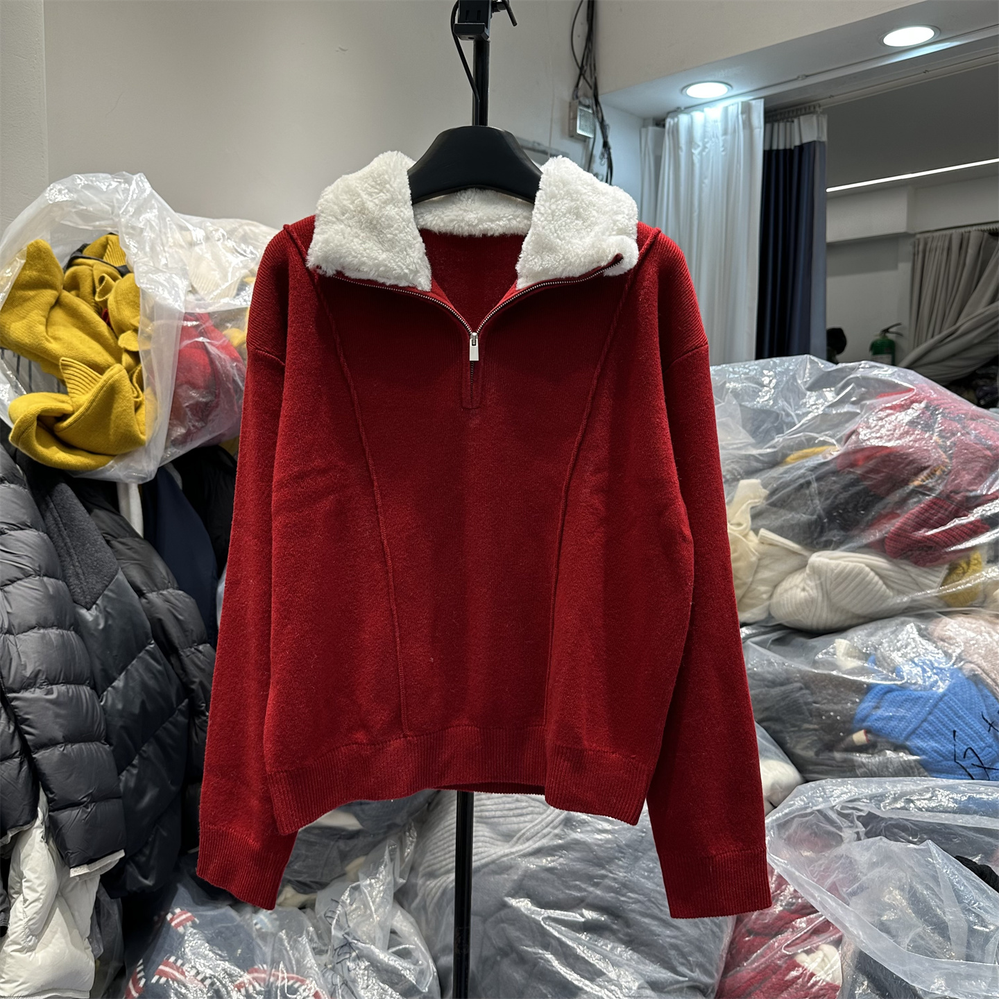 羊羔毛拼接翻领宽松设计感