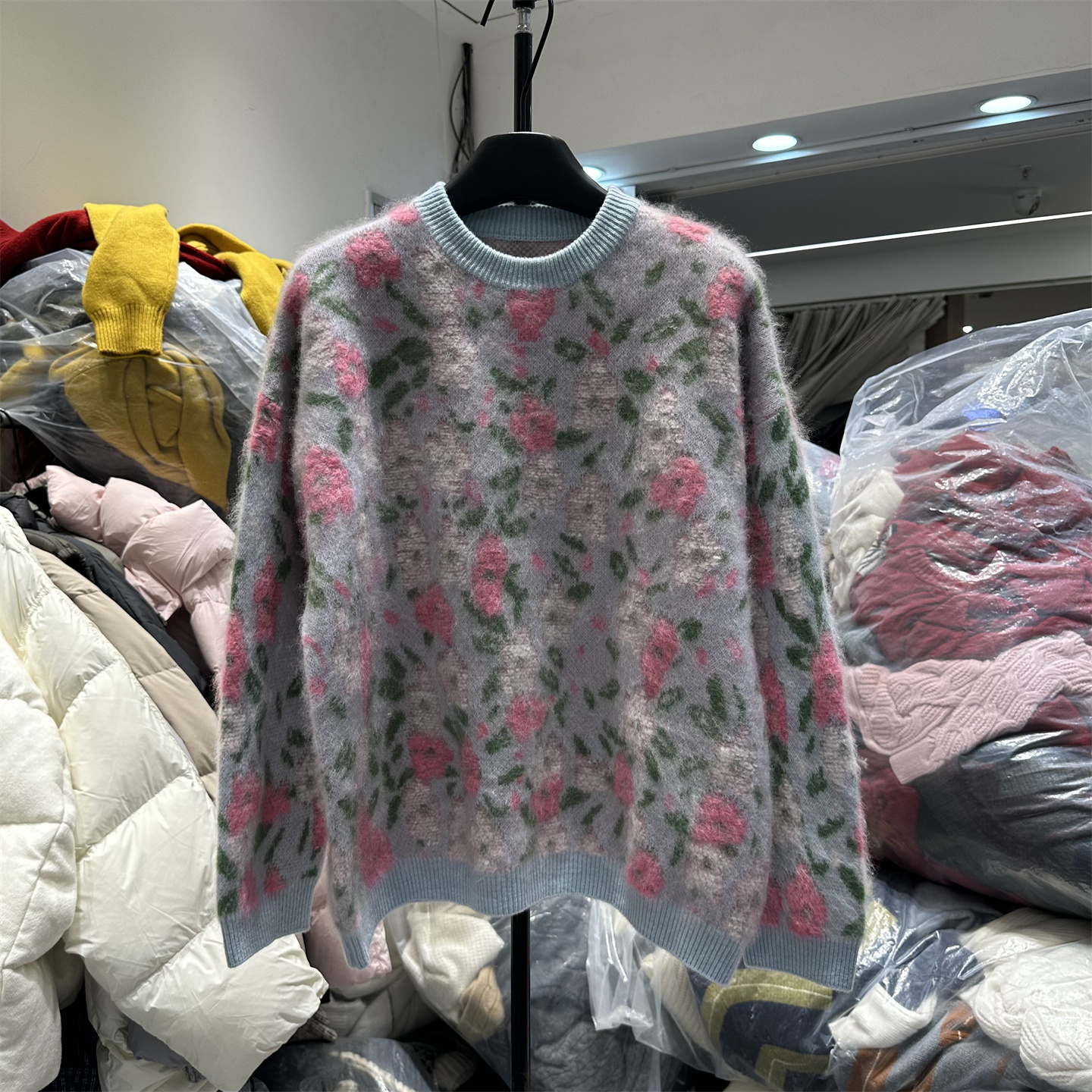 粉色碎花圆领温柔提花拉绒羊毛衫