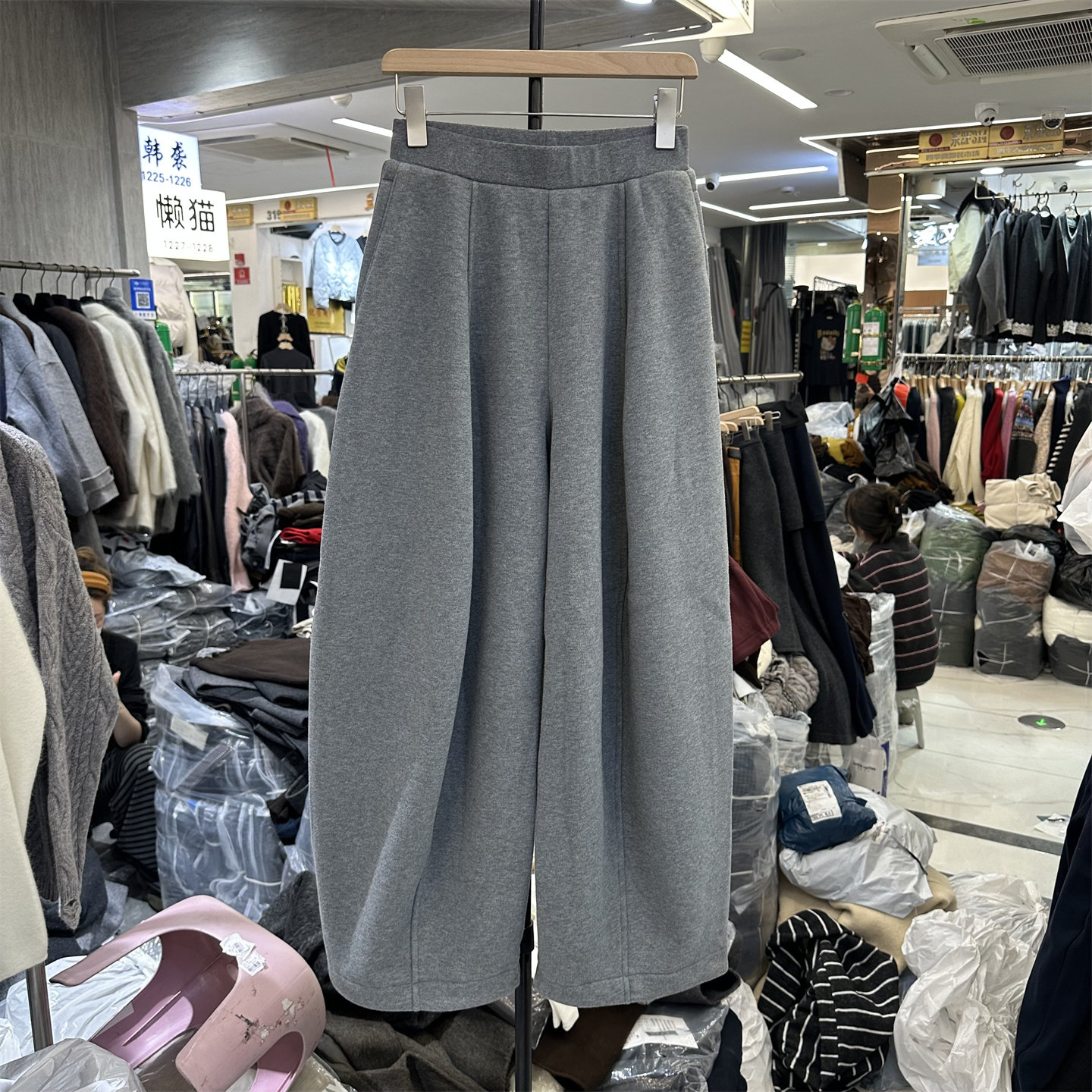 欧货冬季ESU新款加厚加绒松紧腰宽松无廓形弯刀阔腿气球裤卫裤女,女装/女士精品,休闲裤,淘宝优惠券,粉丝福利购,淘宝优惠卷