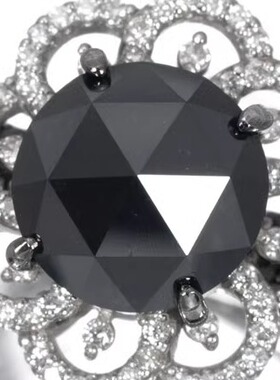 珠宝大颗黑色白金群镶钻石戒指