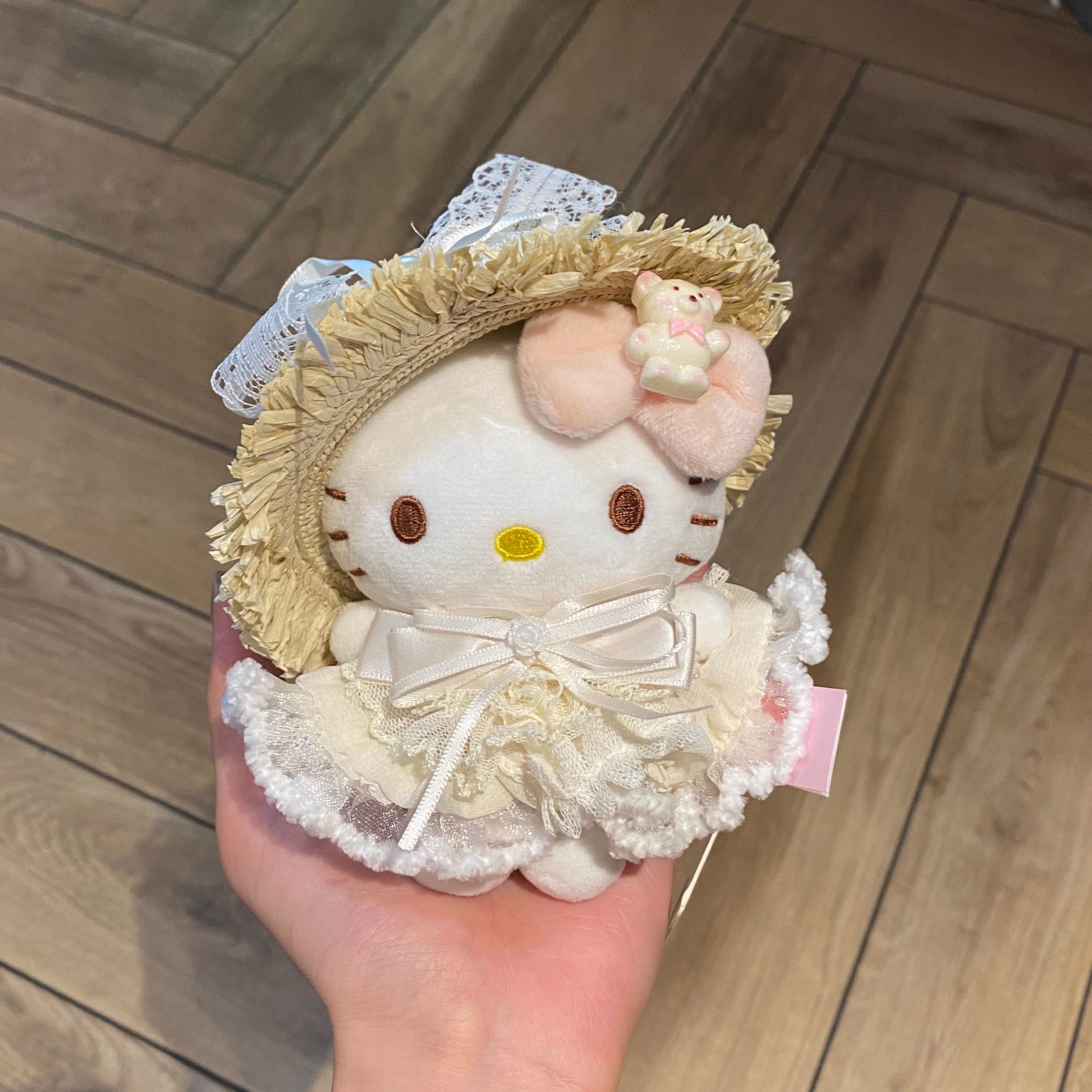 可爱洁白花嫁Kitty毛绒玩偶图片