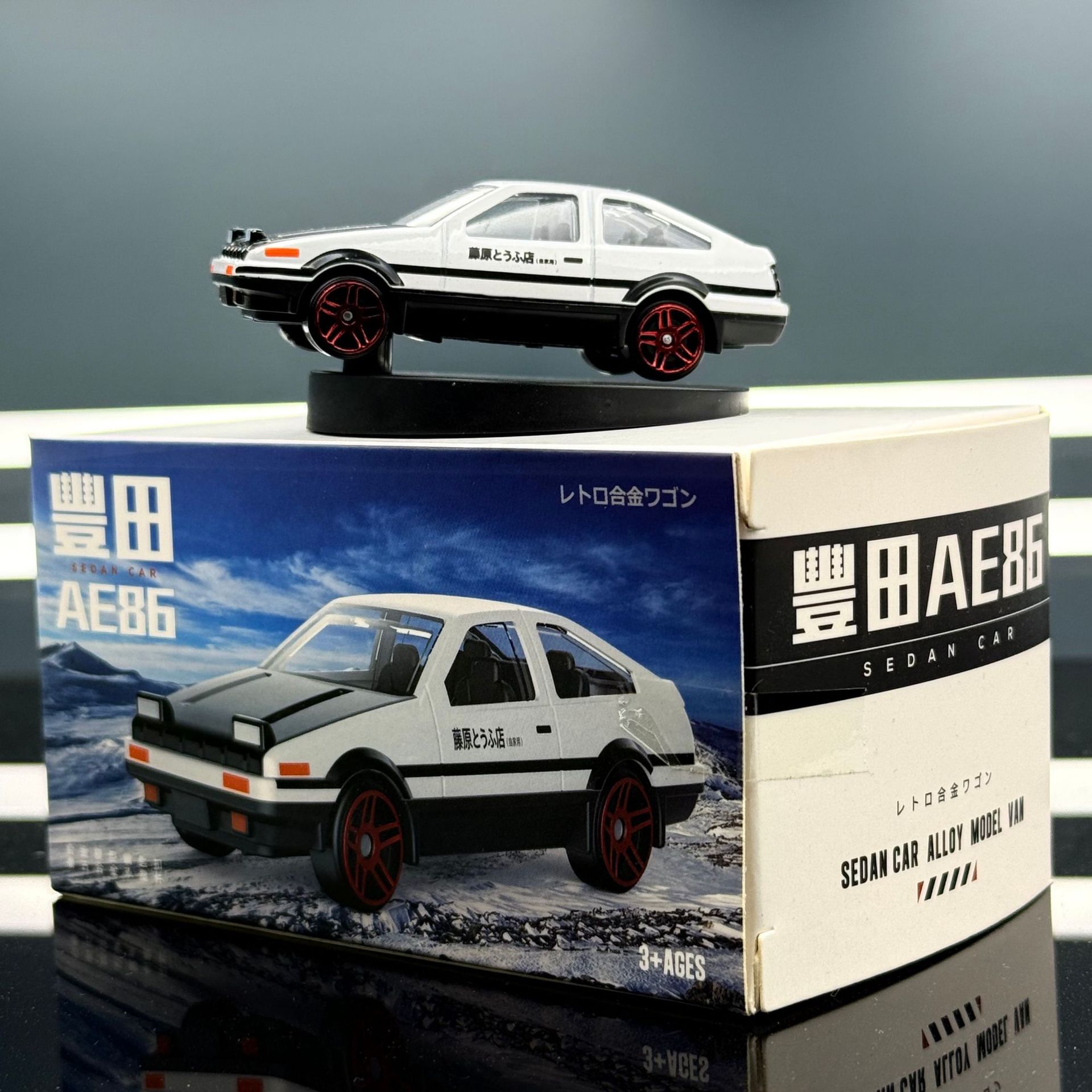 合金车模ae86漂移甩尾旋转车载中控台摆件1:64小货车玩具模型