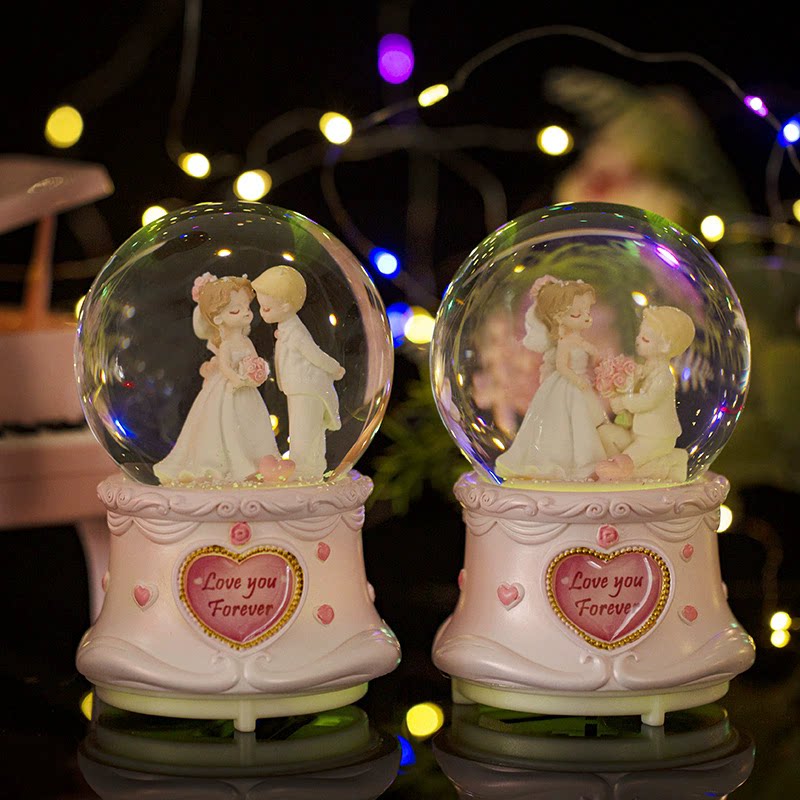 创意浪漫情侣水晶球彩灯飘雪音乐盒求婚送老婆礼物桌面摆件装饰