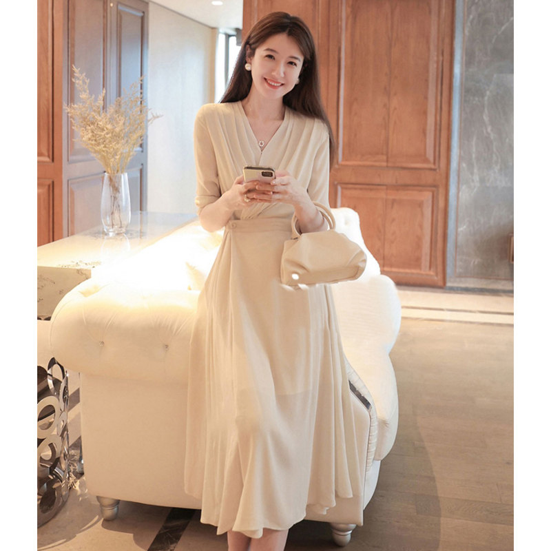 早春新款女装法式茶歇连衣裙设计高级感小众洋气减龄轻奢别致裙子