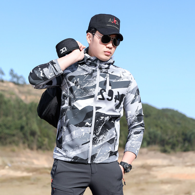 户外迷彩软壳衣男上衣秋冬抓绒保暖防风冲锋衣男休闲摇粒绒外套冬