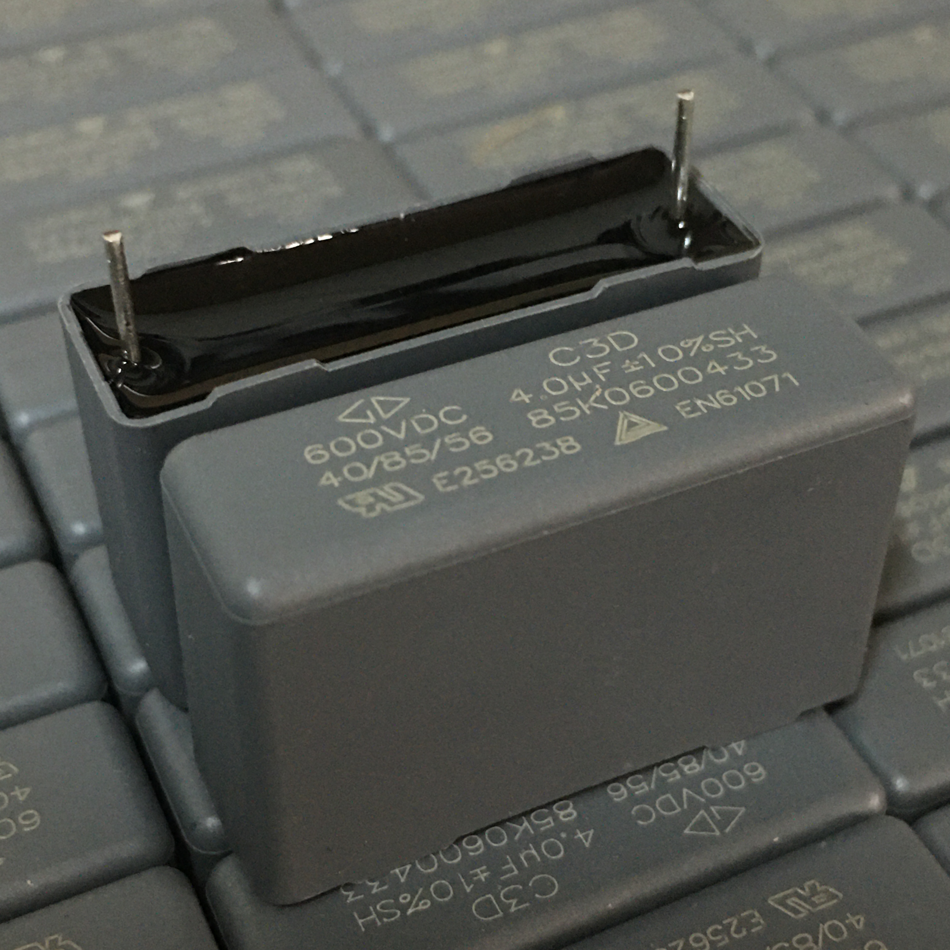 厦门法拉 C3D1U405KB00C00 4UF 600V 粗铜脚 关断薄膜无极电容