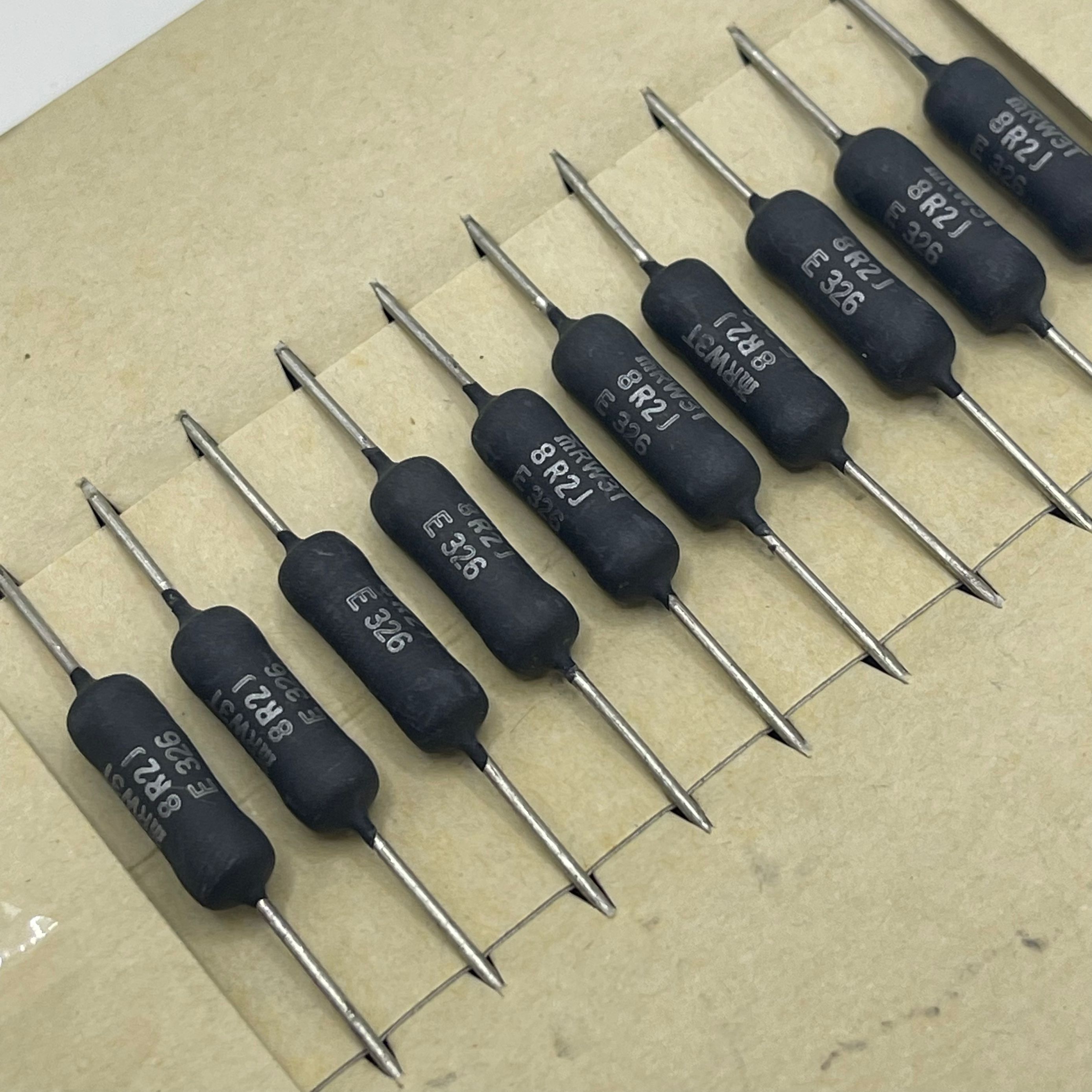 美国电阻8R2J8.2R3W