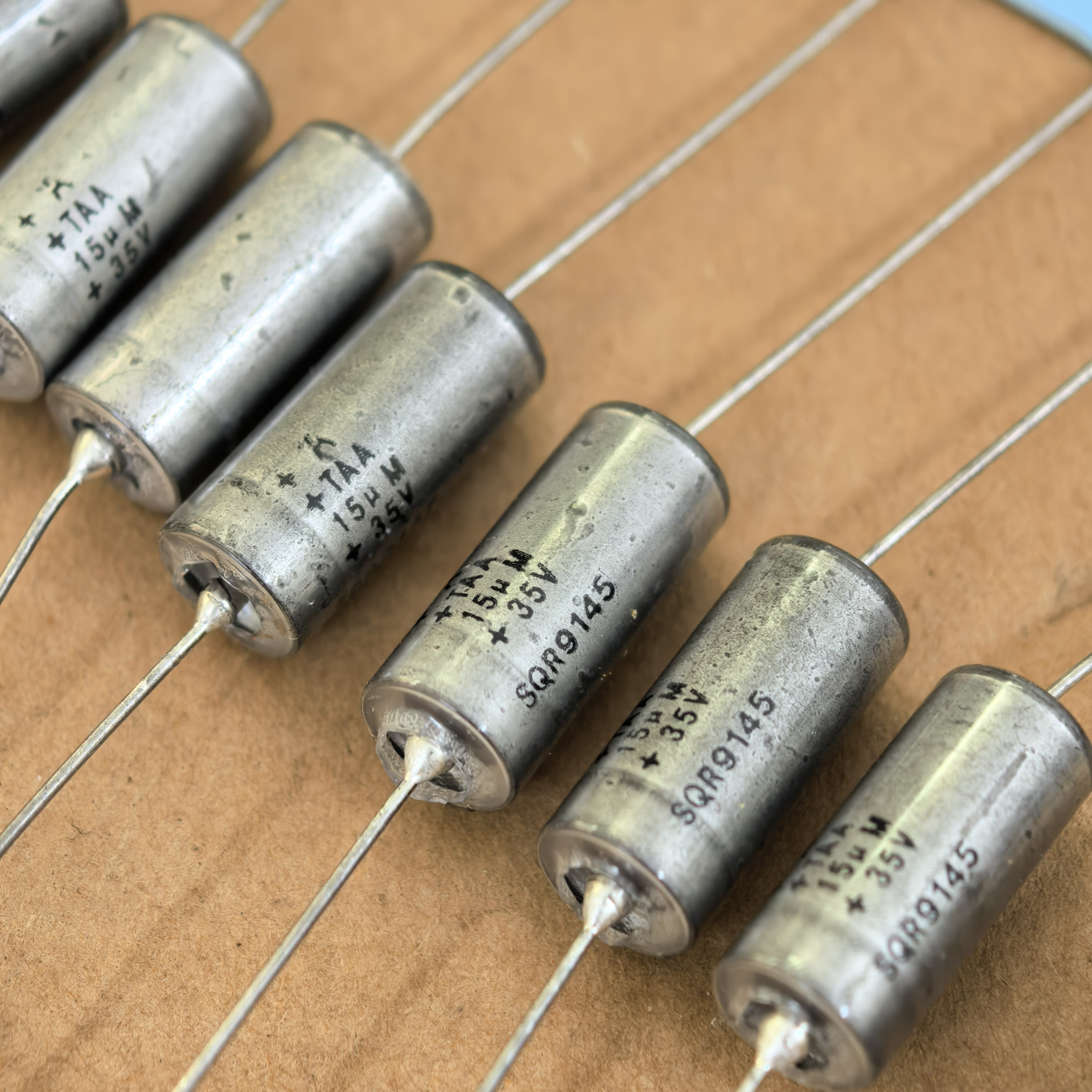 AVX156M10UF35V钽电解电容