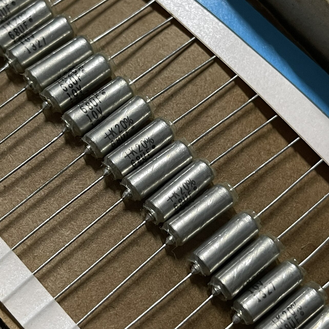 美国基美 KEMET 68uf 10v  T140B686M01AT720 轴向钽电解电容