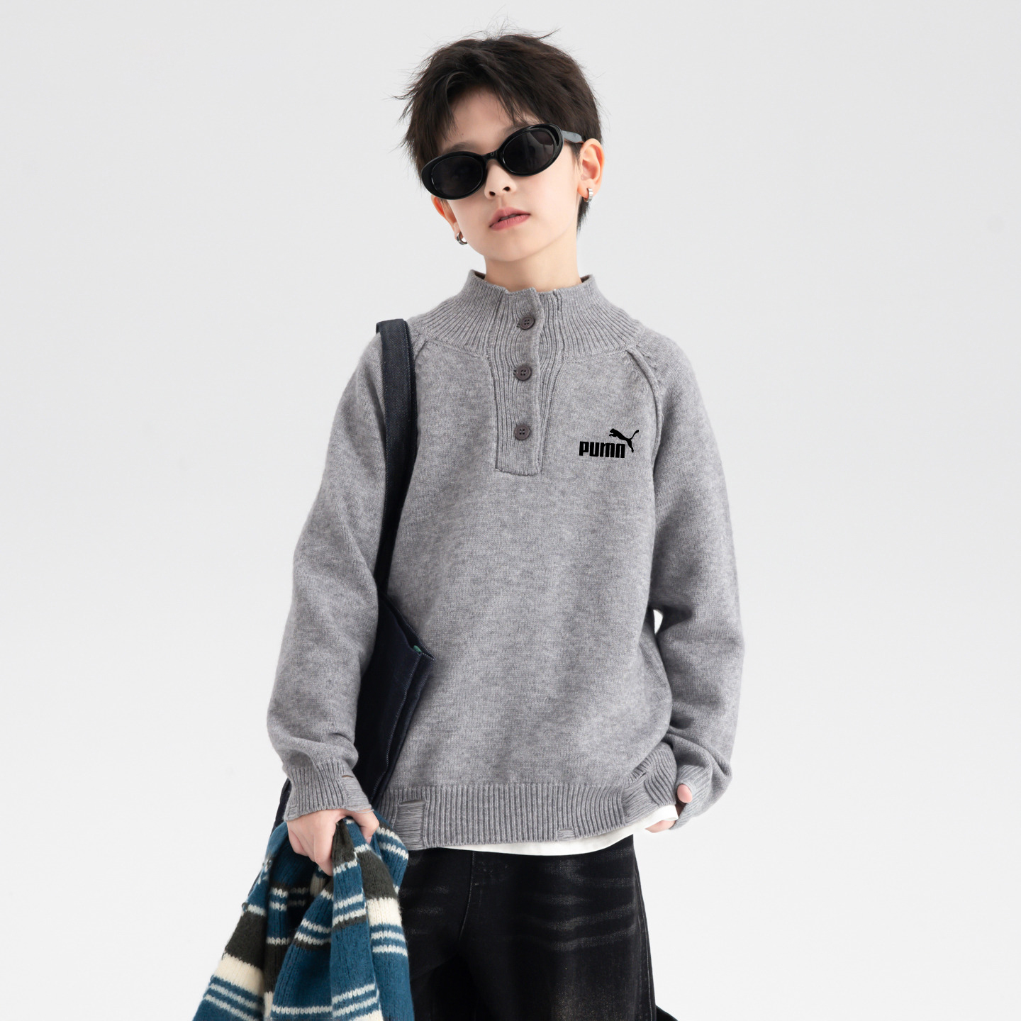 奥莱专柜男童破洞加厚毛衣