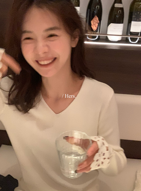 Hers 韩标气质简约日常蕾丝袖口V领针织衫92811