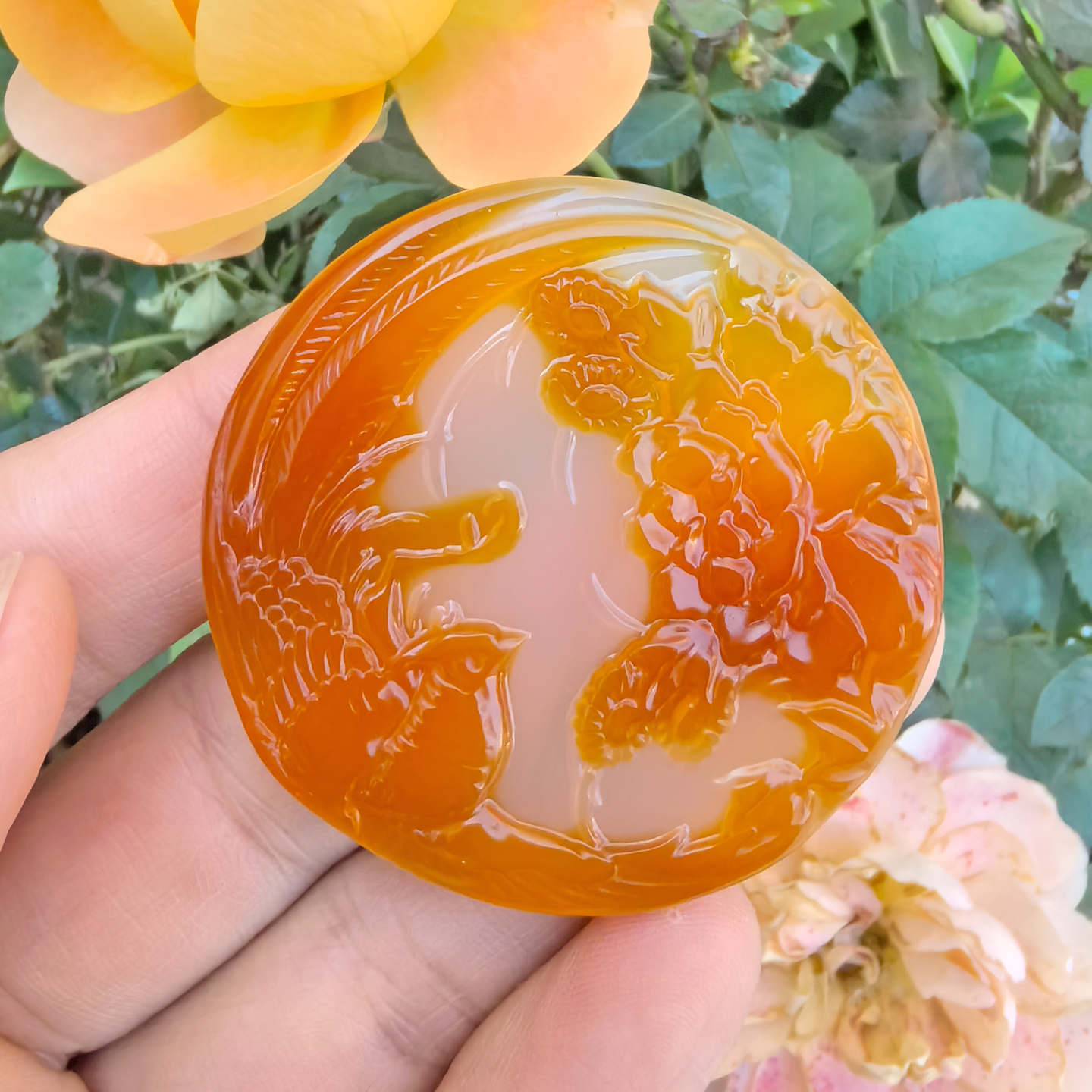 天然玉髓凤凰戏牡丹吊坠毛衣链