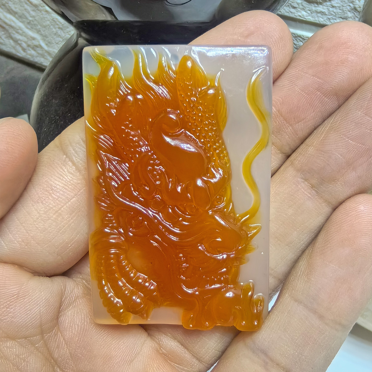 天然冰种白玉髓龙牌俏色吊坠