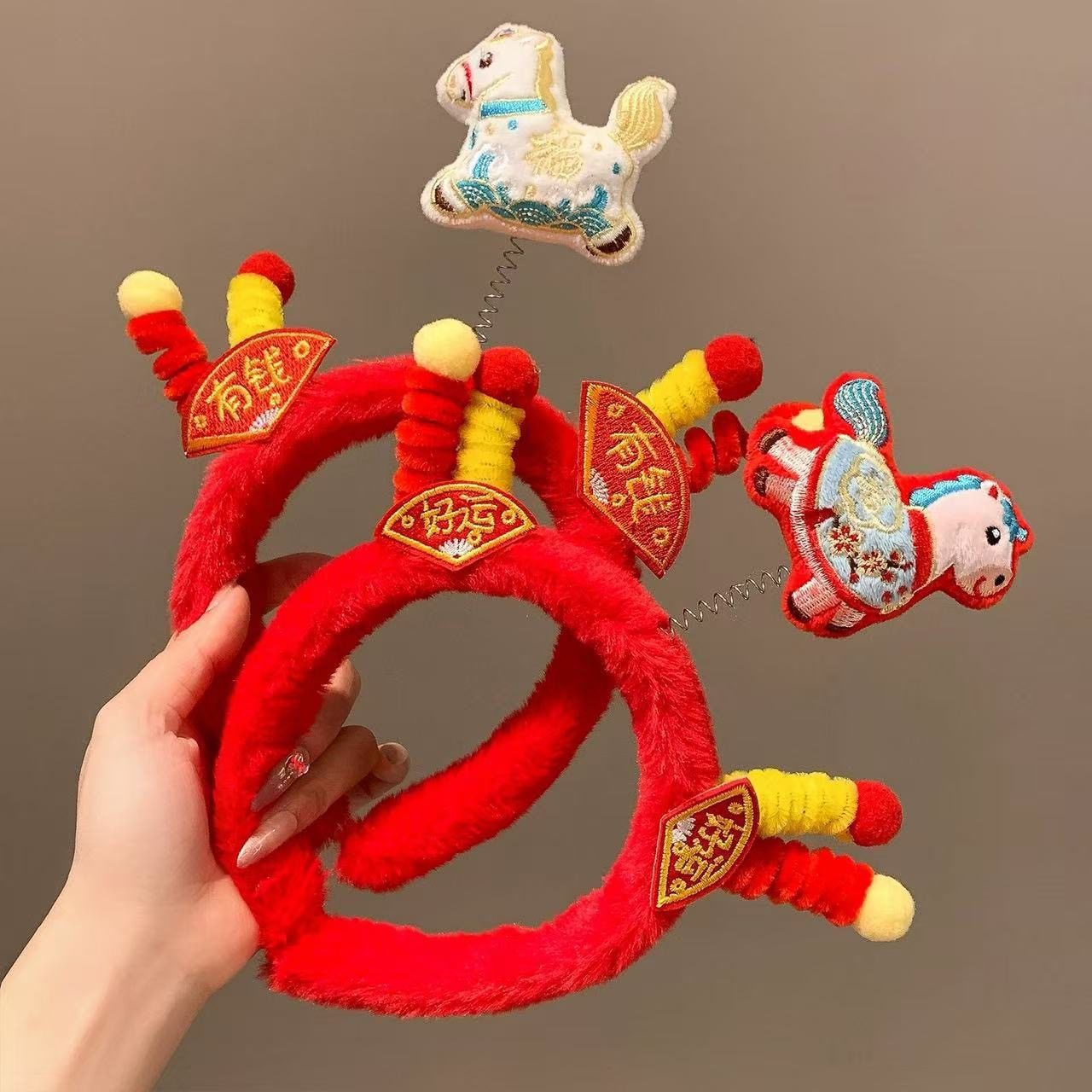 新年扭扭棒红色醒狮可爱国风毛绒发箍拜年头饰发卡元旦晚会道具