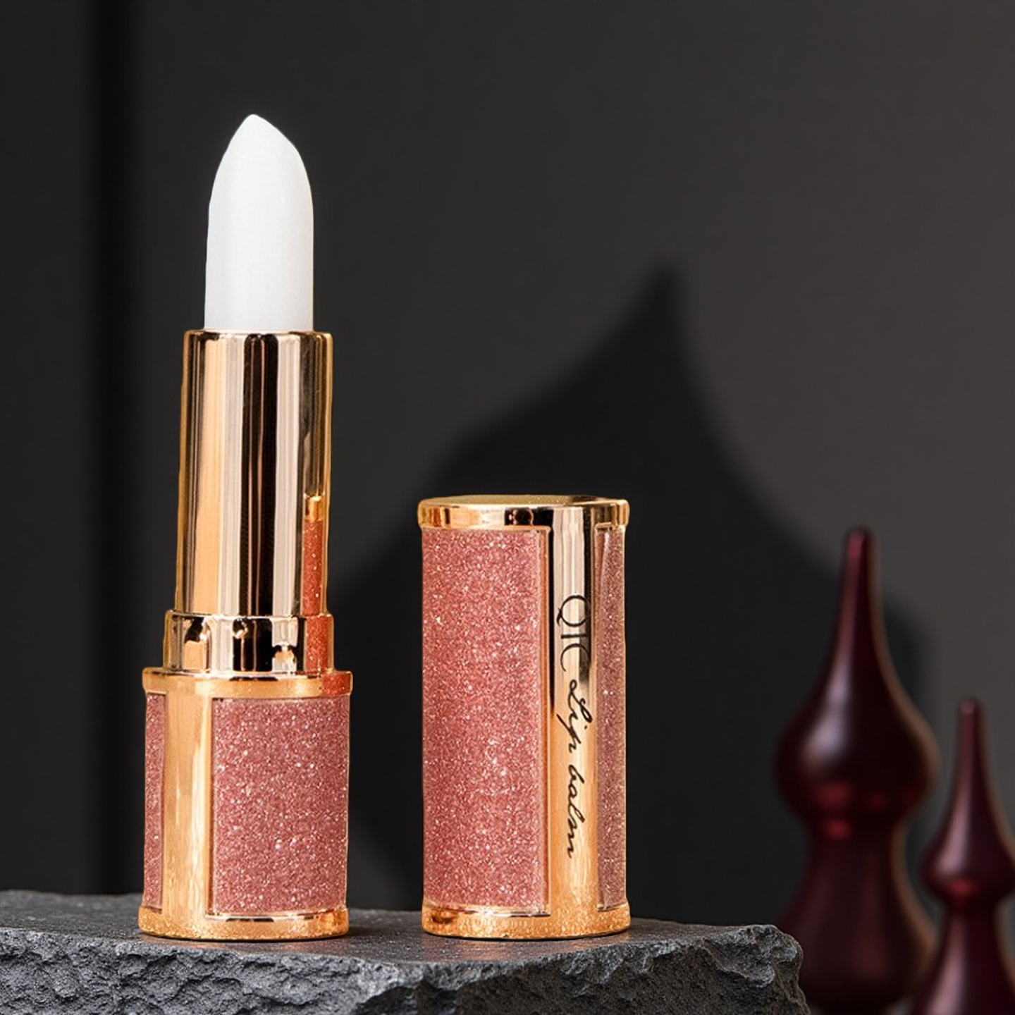 高颜色的润唇膏无色滋润保湿