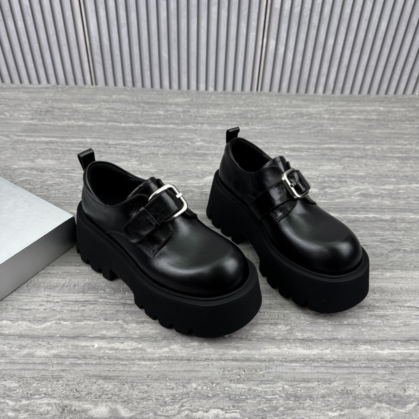 欧货欧洲站2026春新款英伦风高跟厚底乐福鞋皮带扣松糕底小皮鞋女