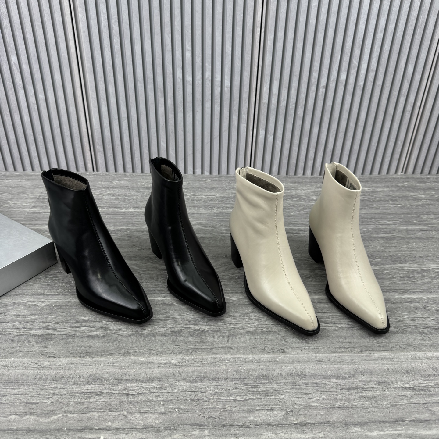 乐魔马丁靴加绒高跟尖头短靴女鞋