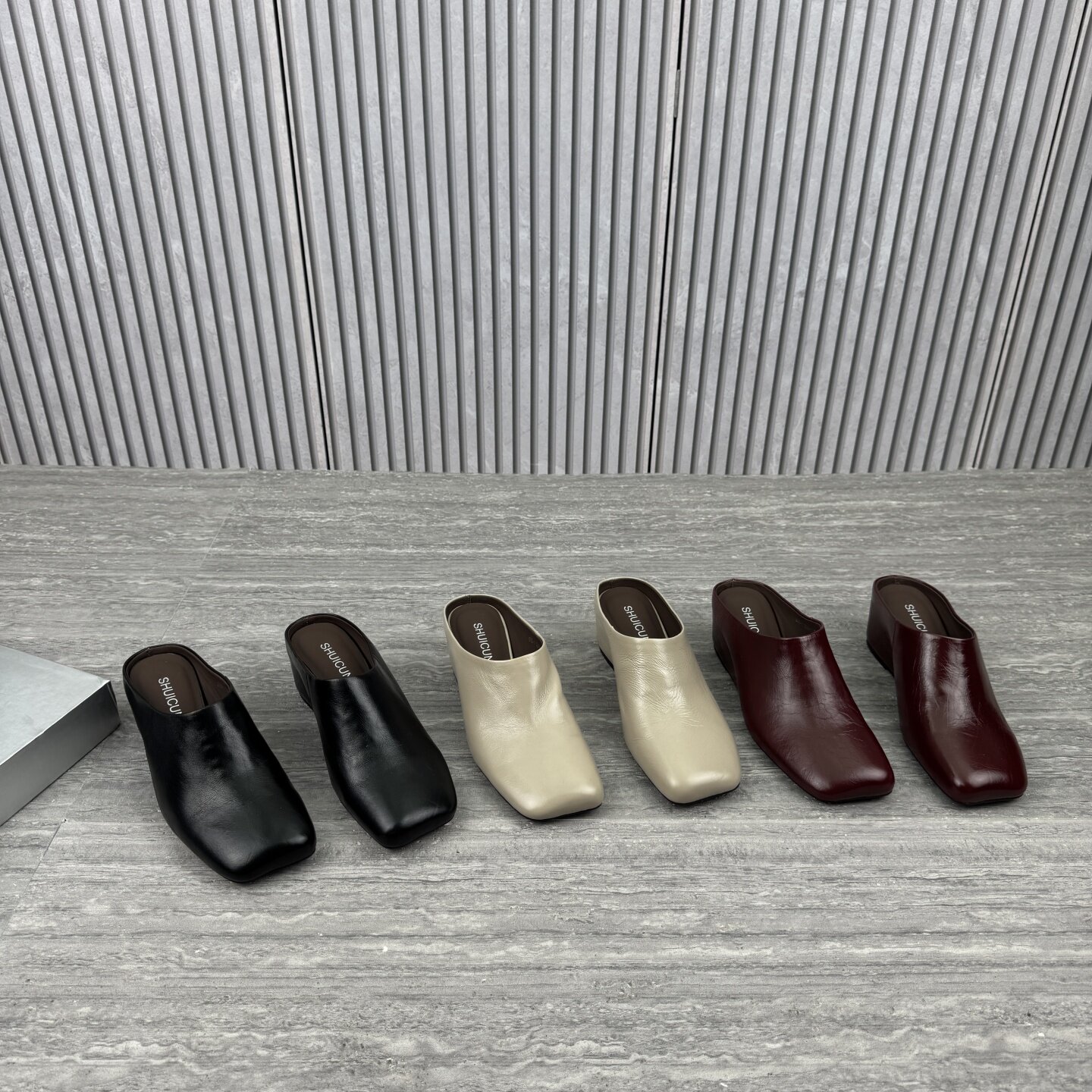 欧货2026春季新款欧洲站方头坡跟外穿半拖简约真皮高跟包头拖鞋女