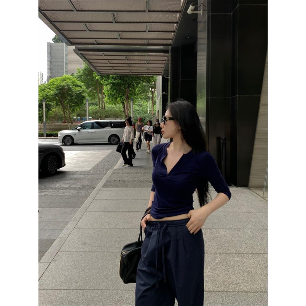 深蓝色v领长袖修身T恤女