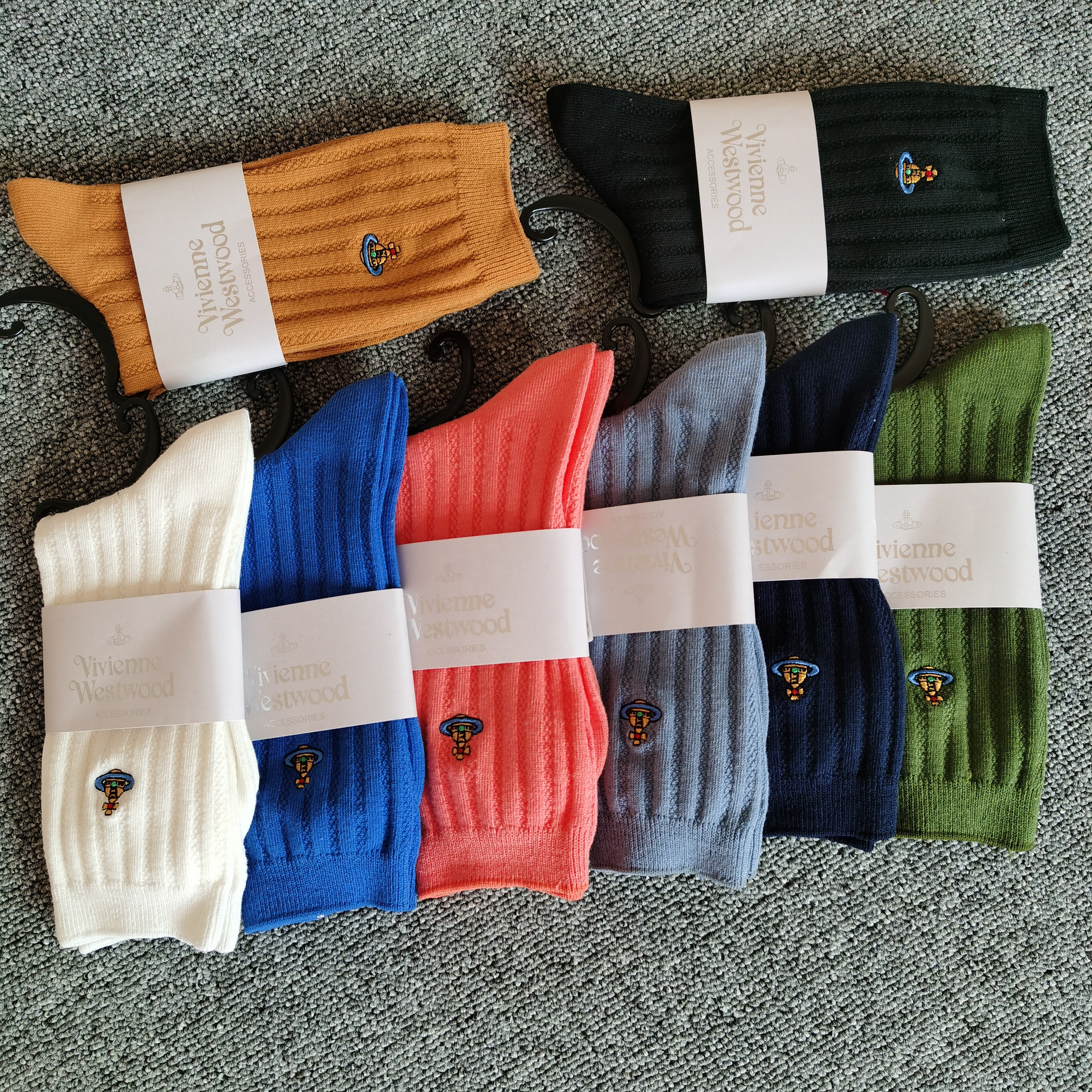 日版土星刺绣西太后双针女袜viviennewestwood坑条纹女士中筒袜子