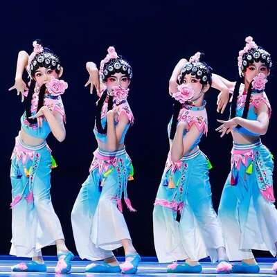 梨园小花旦舞蹈演出服装粉墨俏花旦戏曲舞台表演女子群舞剧目京剧