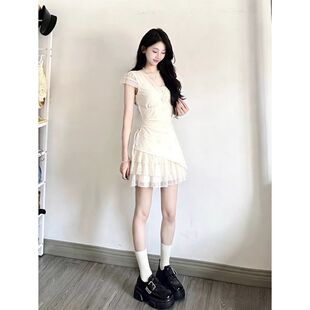 白色连衣裙女夏天裙子v领收腰短款初恋小白裙韩系穿搭party轻礼裙