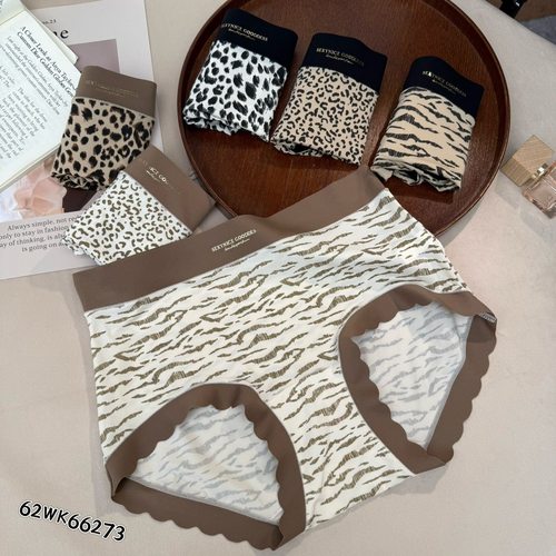 85-130斤新款豹纹中腰裸感无痕时尚舒适透气大包臀女士内裤