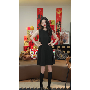 小乖逃时尚黑色压褶连衣裙中长款V领修身显瘦春季百搭款251286