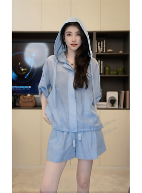 小乖逃D浅蓝色衬衫连帽翻袖抽绳弹力抽绳上衣 M8875