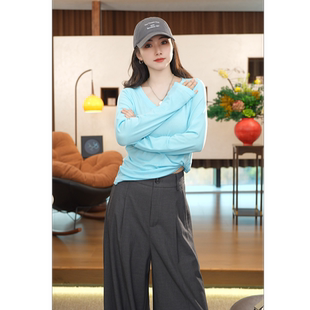 小乖逃JX七色 N95623 绿色紫色T恤V领纯色简约风修身