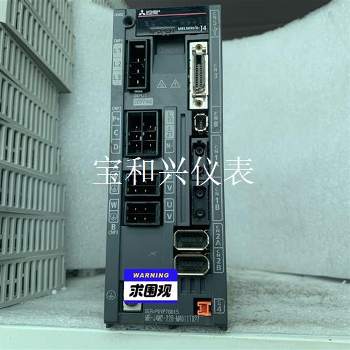 三菱驱动器  MR-J4W2-22B-MA011T027实物