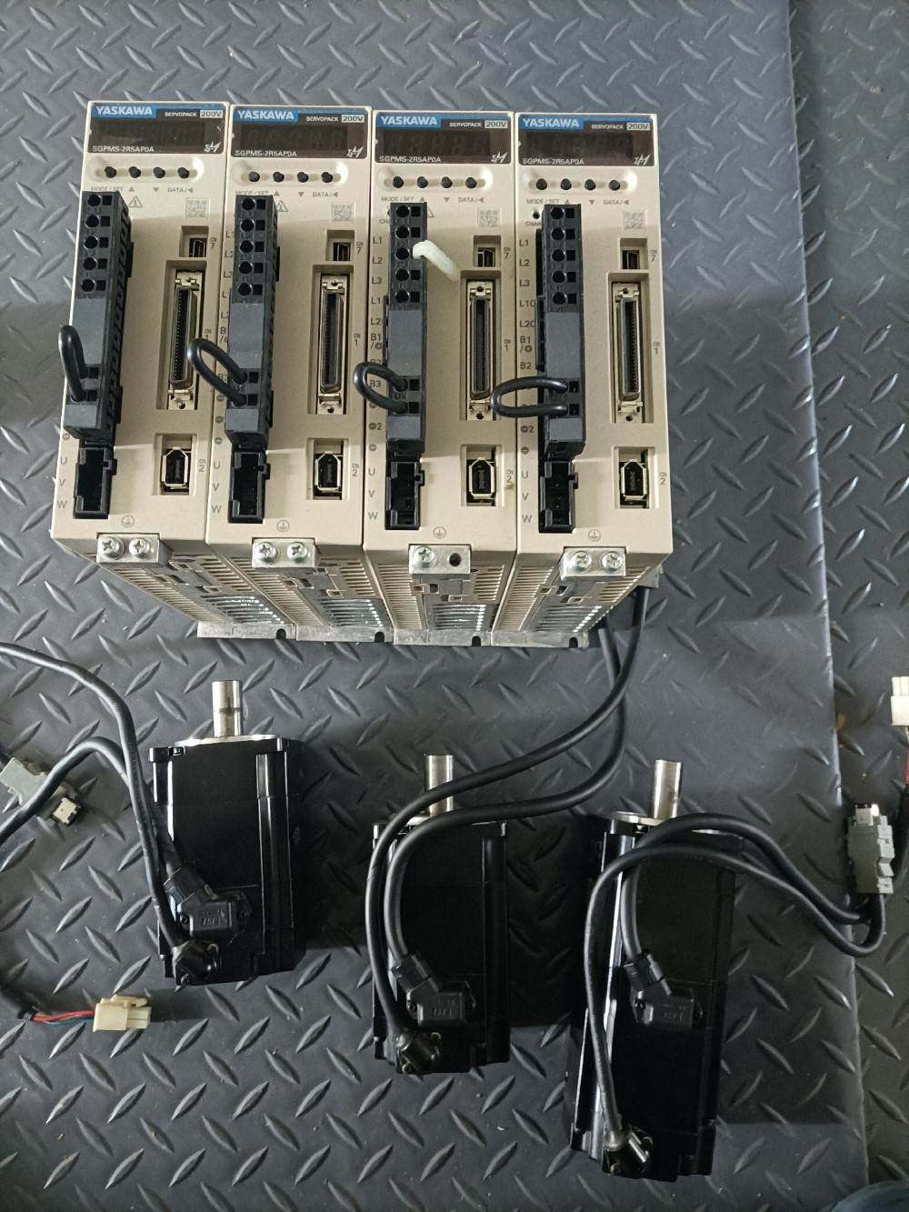 安川伺服SGPMS-2R5APOA四台伺服电机SGMMS-