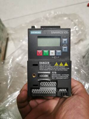 西门子变频器V200.75KW220V成色如图