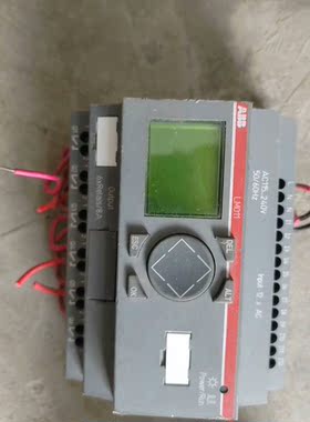 施耐德的逻辑控制器型号SR2一B121FU另外一个A