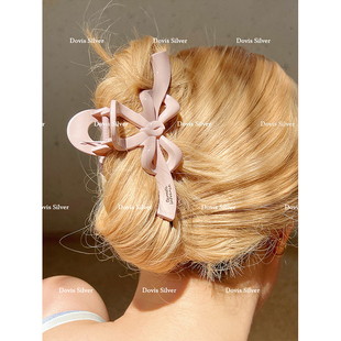 淑女清爽显白芋泥粉色蝴蝶结飘带金标鲨鱼夹高级感大号鲨鱼夹抓夹