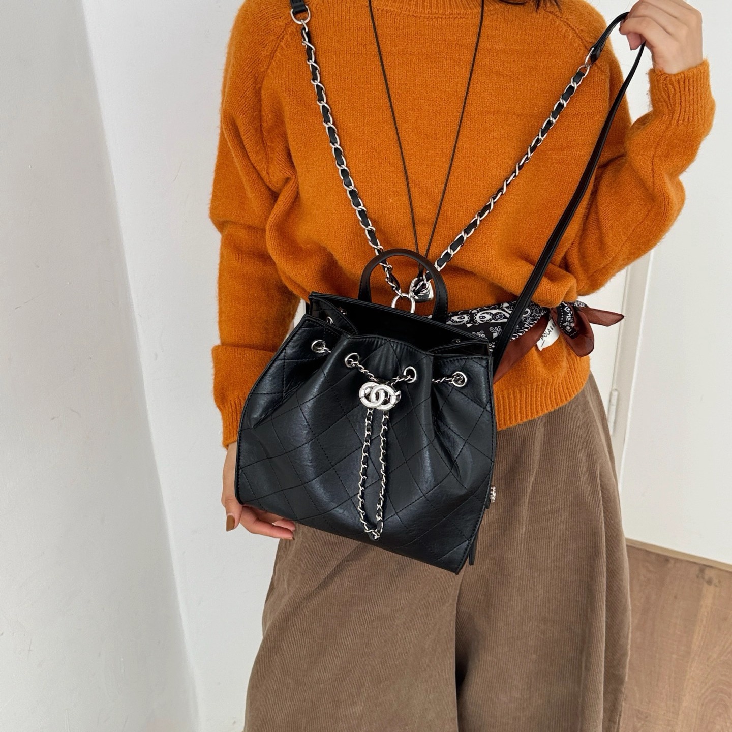 小香风链条双肩背包女中古水桶包