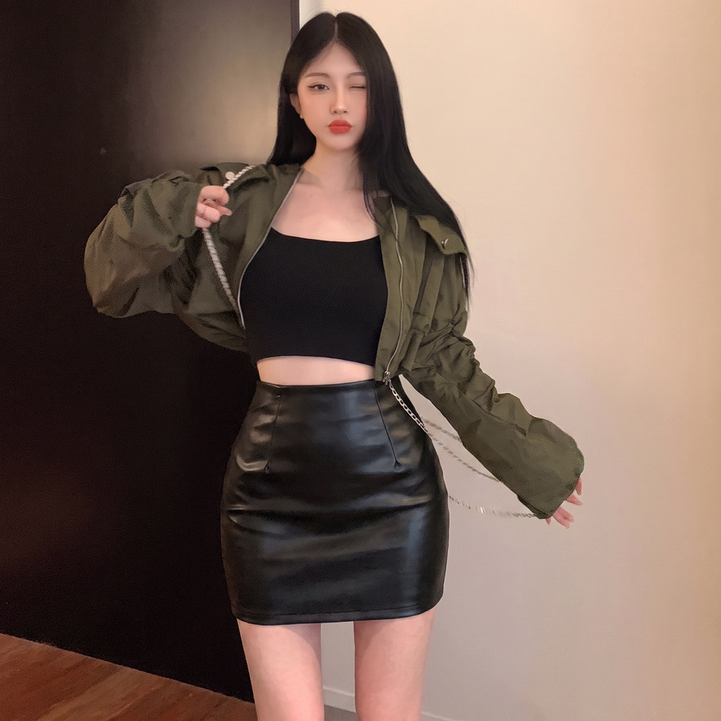 黑色PU皮半身裙女短款包臀一步裙性感辣妹百搭修身皮裙酷辣风秋冬
