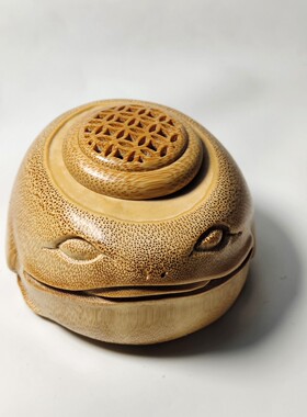 精品纯手工打磨雕刻玉竹雕刻金蟾虫具双螺纹口底部带食槽送礼精品