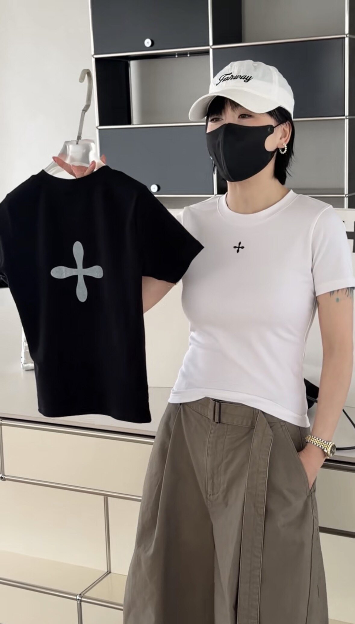 现货妍西家 诗歌兰女装26春款58604时尚黑色圆领短袖T恤有印花标