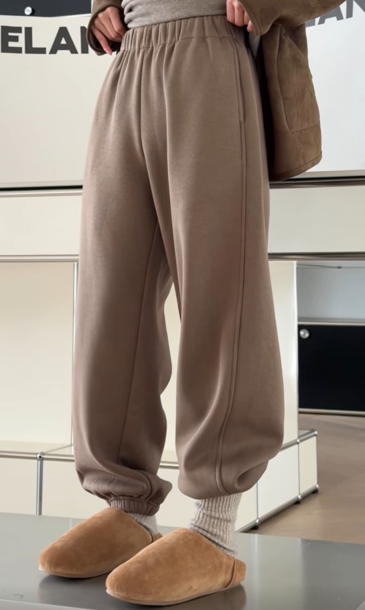 妍西家 诗歌兰女装25冬款582215百搭驼色松紧腰九分加绒休闲卫裤