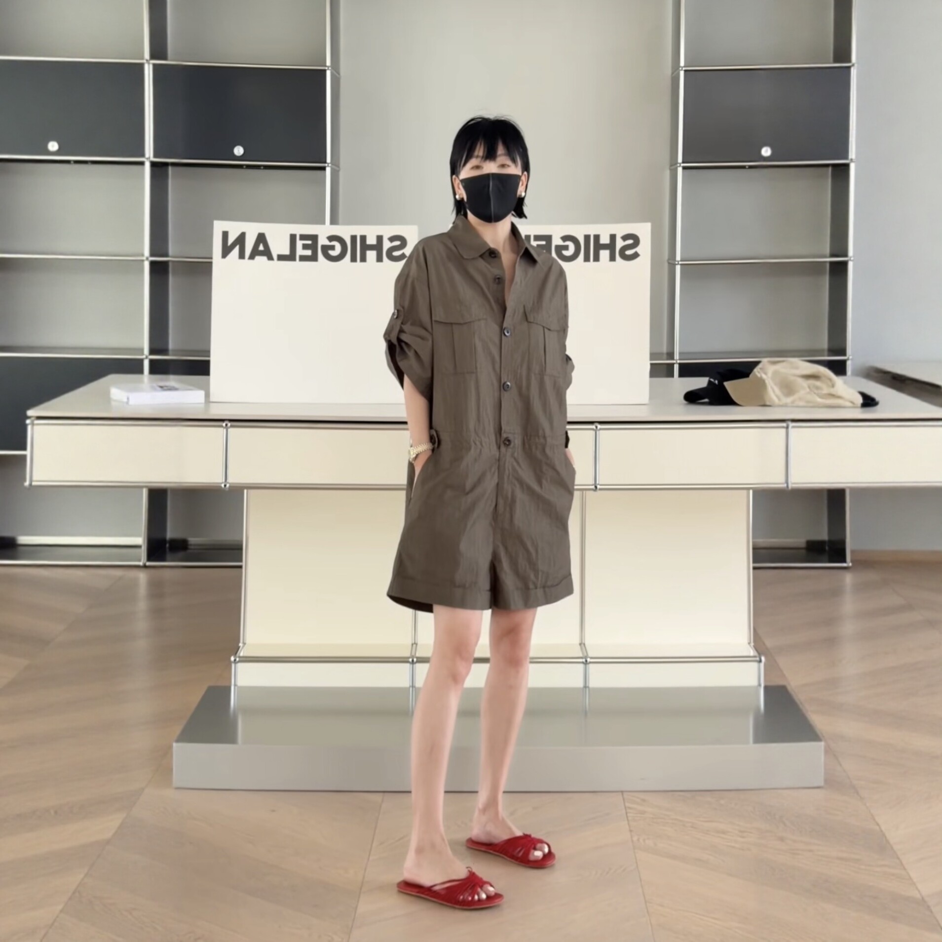 妍西家 诗歌兰女装26夏0097时尚咖色翻领工装连体裤五分裤可退换