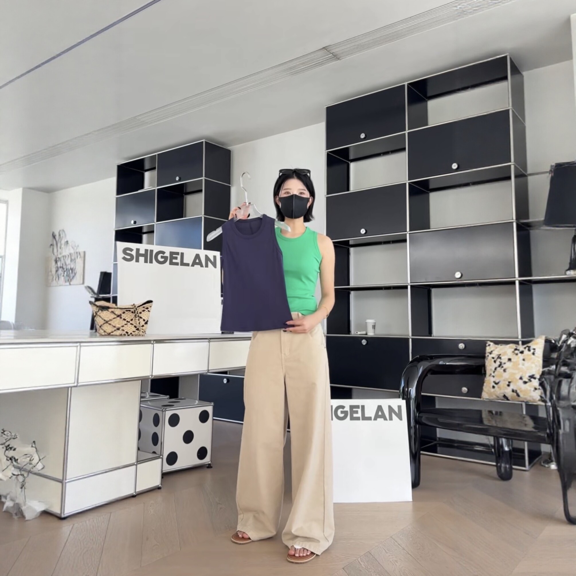 妍西家 诗歌兰女装26夏款4735时尚绿色无袖弓字背心百搭修身可退